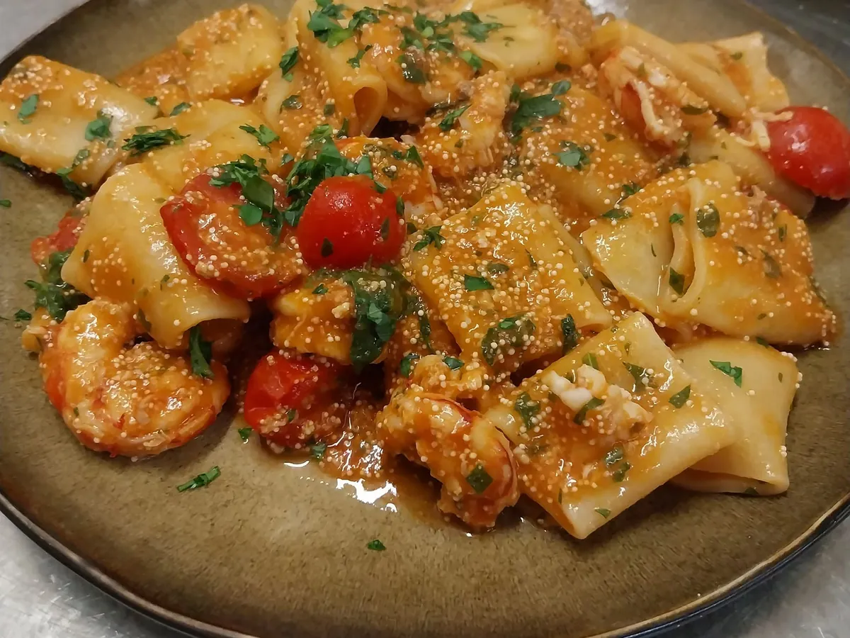 Paccheri con gamberi e pomodorini
