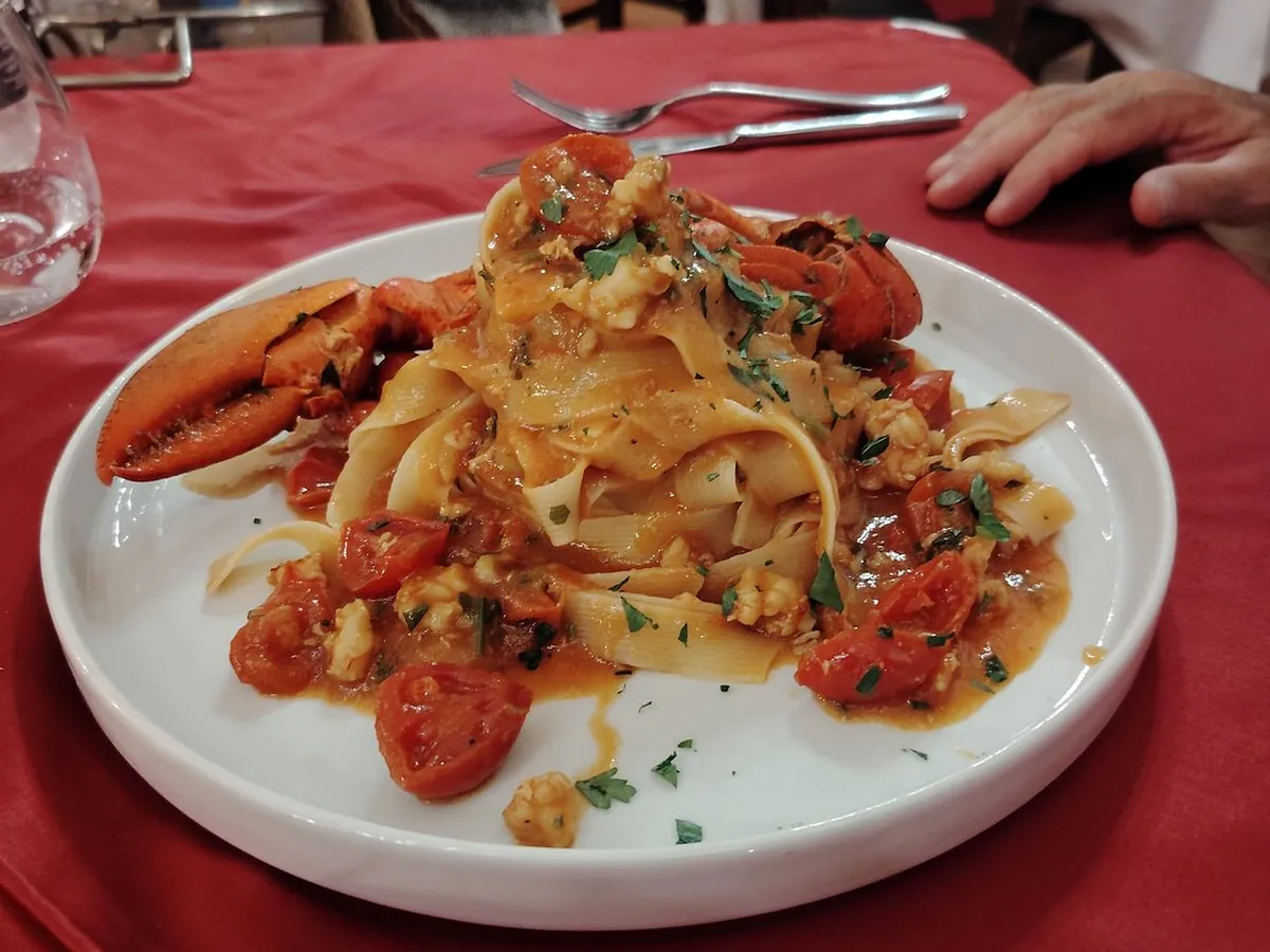Tagliatelle all'astice con pomodorini
