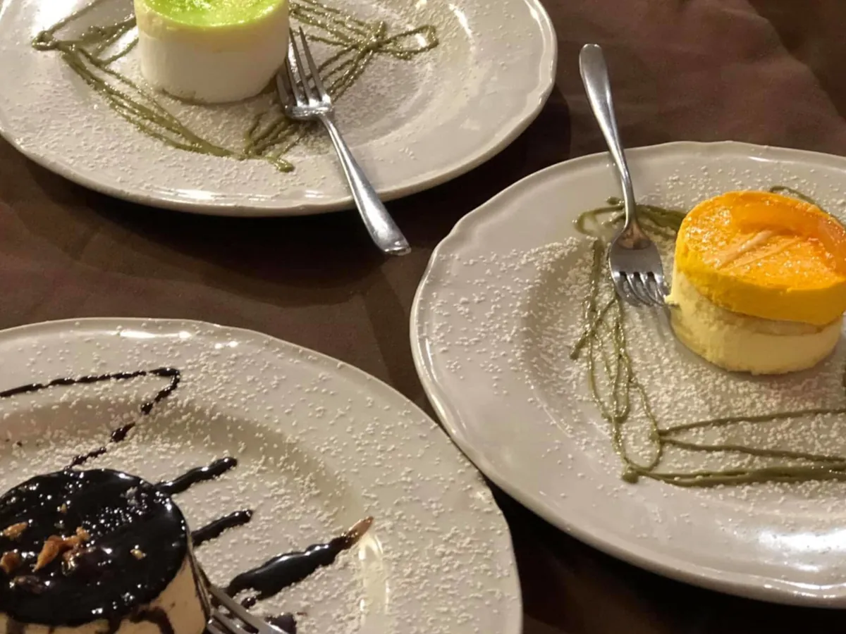 Tris di dolci al cucchiaio della casa