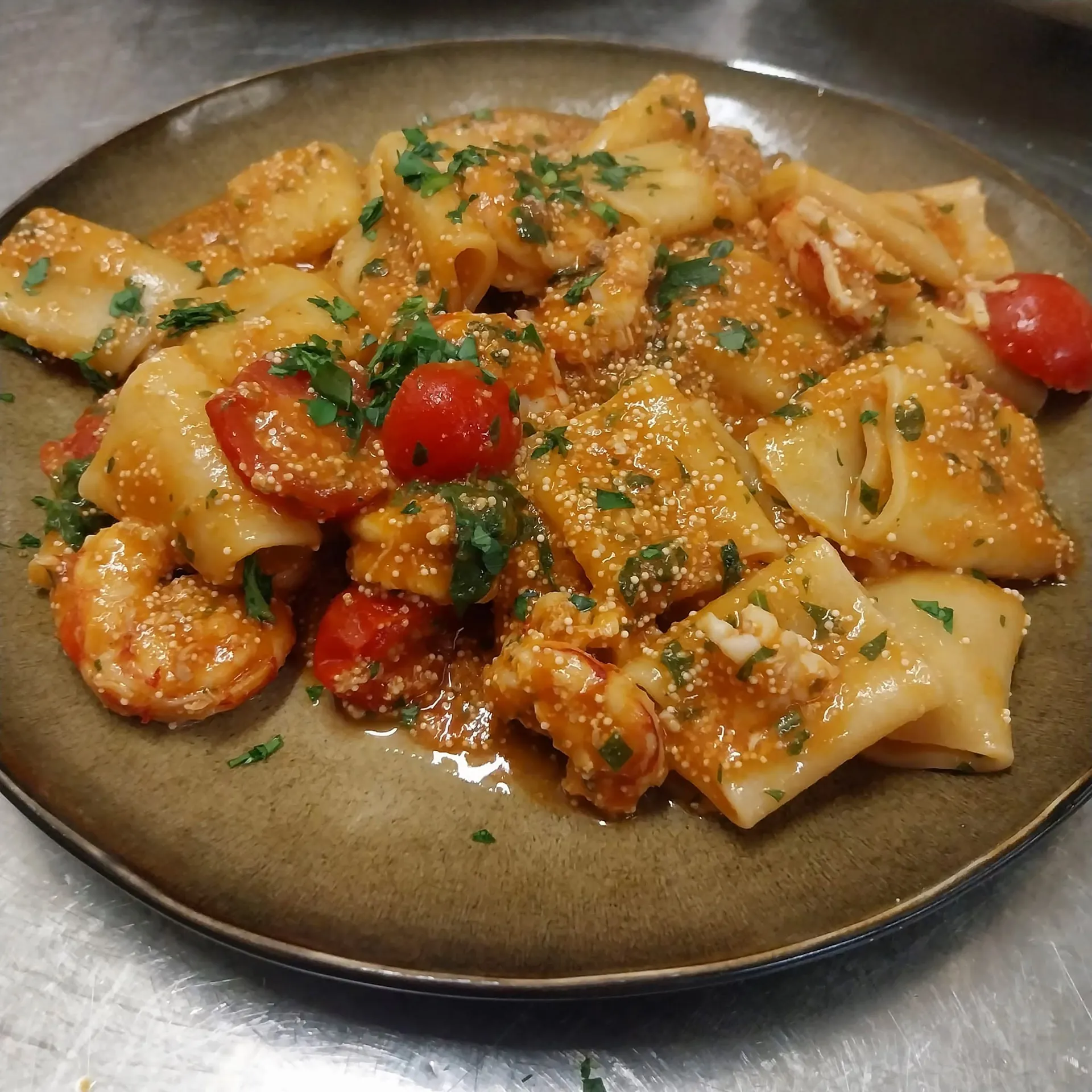 Paccheri con gamberi e pomodorini